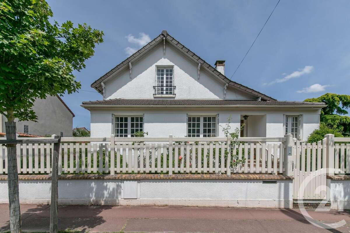 Maison à SAINT-MAUR-DES-FOSSES