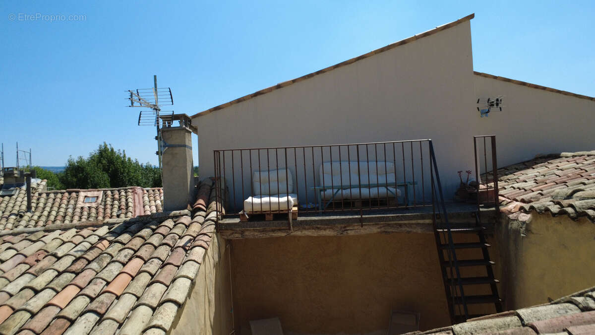 Maison familiale à vendre 7 pièces SAINT TRINIT (84) - Tropézienne avec vue sur les toits du village et la campagne environnante - photo 11