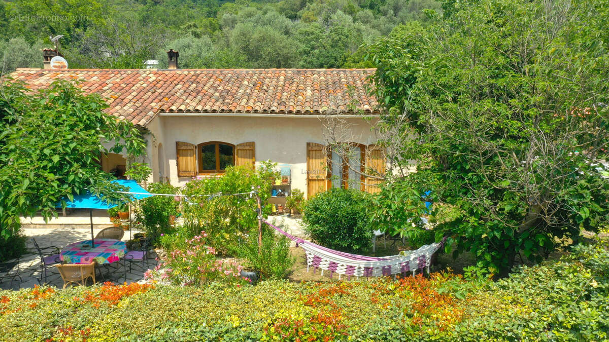 Maison 135 m² avec 2 mazets en pierre et bassin aperçu mer - photo 4
