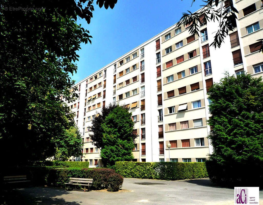 Appartement à FRESNES