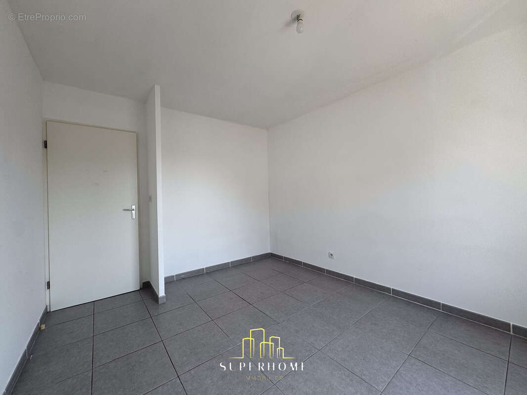 Grand t3 ensoleille et au calme avec terrasse  et  parking - photo 7