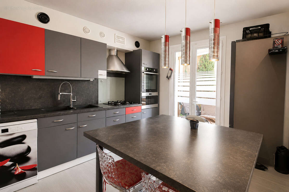 LA VALETTE-DU-VAR   Maison familiale 126 m2 avec garage, terrasses et jardin - photo 5