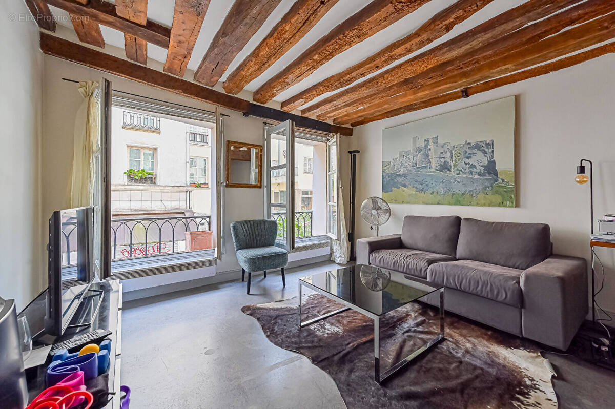 Appartement à PARIS-3E