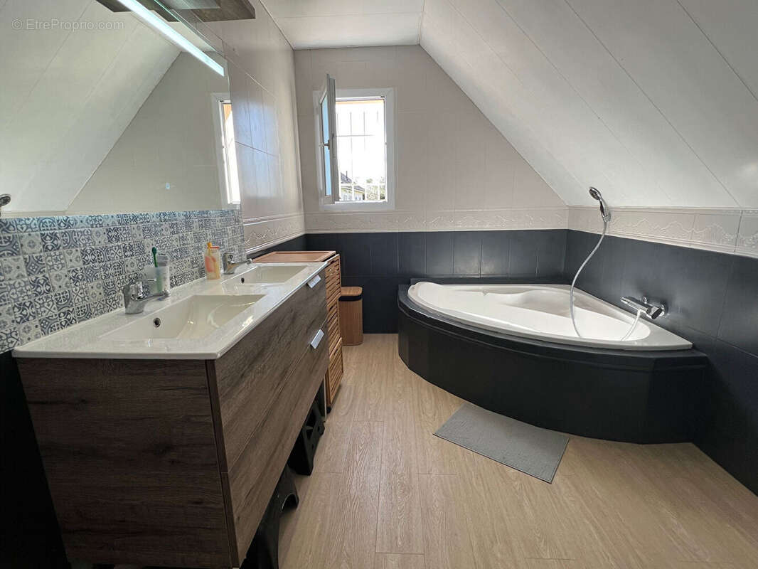 Maison à SERRES-CASTET