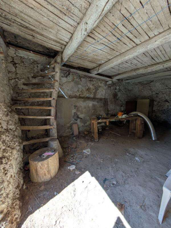 Maison de village à restaurer sur Saint Martin De Bromes 90 m2 - photo 5
