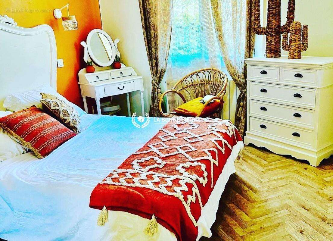 Commerce à L'ISLE-SUR-LA-SORGUE