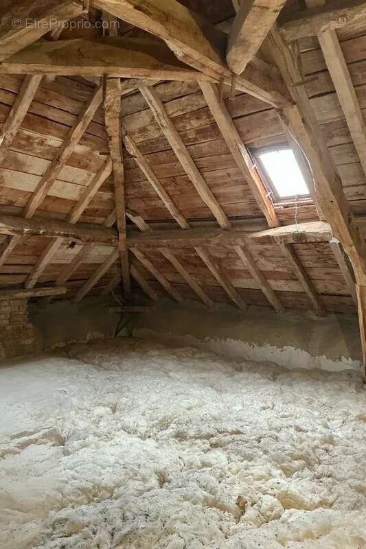 Maison à LE MAYET-DE-MONTAGNE