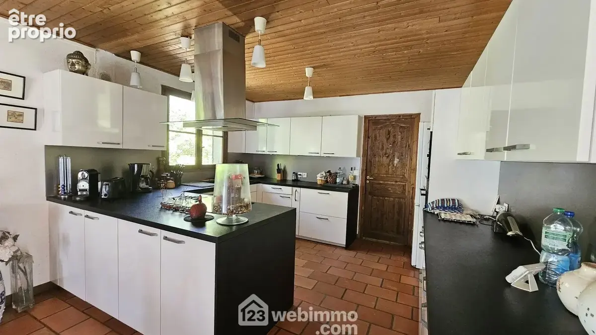 Une cuisine toute équipée de 13 m².