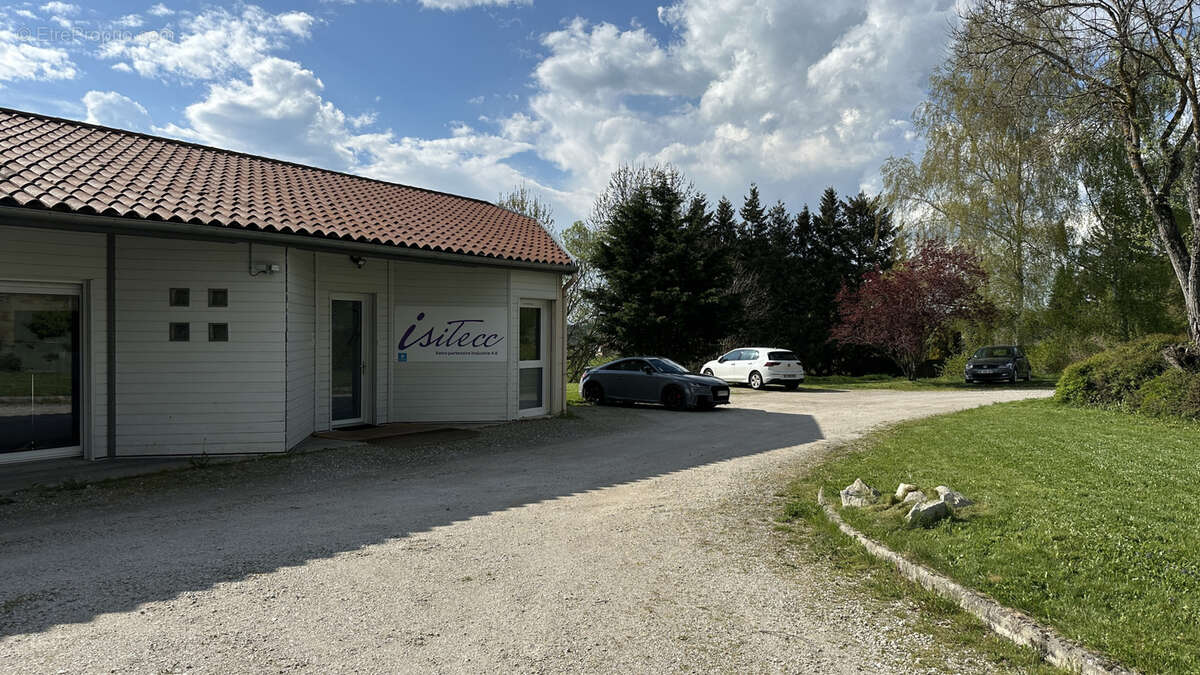 Commerce à SAINT-JUST-MALMONT