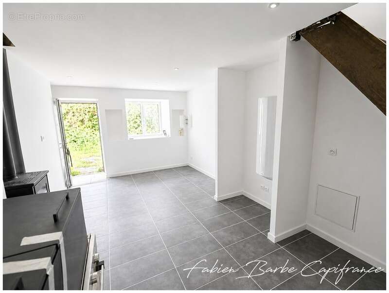 Grande longère 170 m² avec une partie rénovée (56800) - photo 2