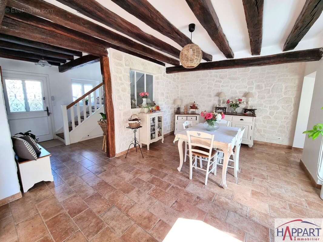 Maison à VAUX-LE-PENIL