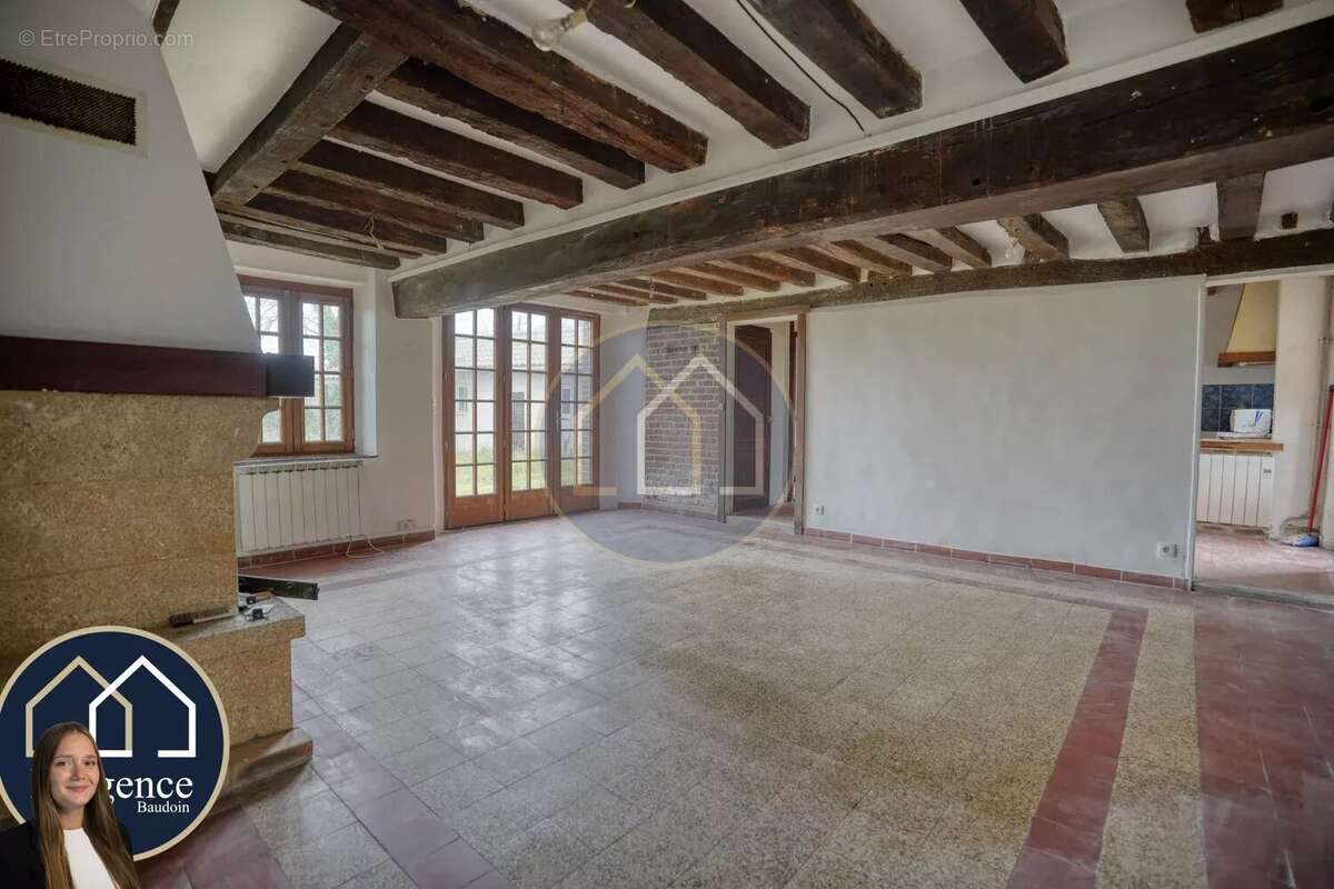 Maison à TREMBLAY-LES-VILLAGES