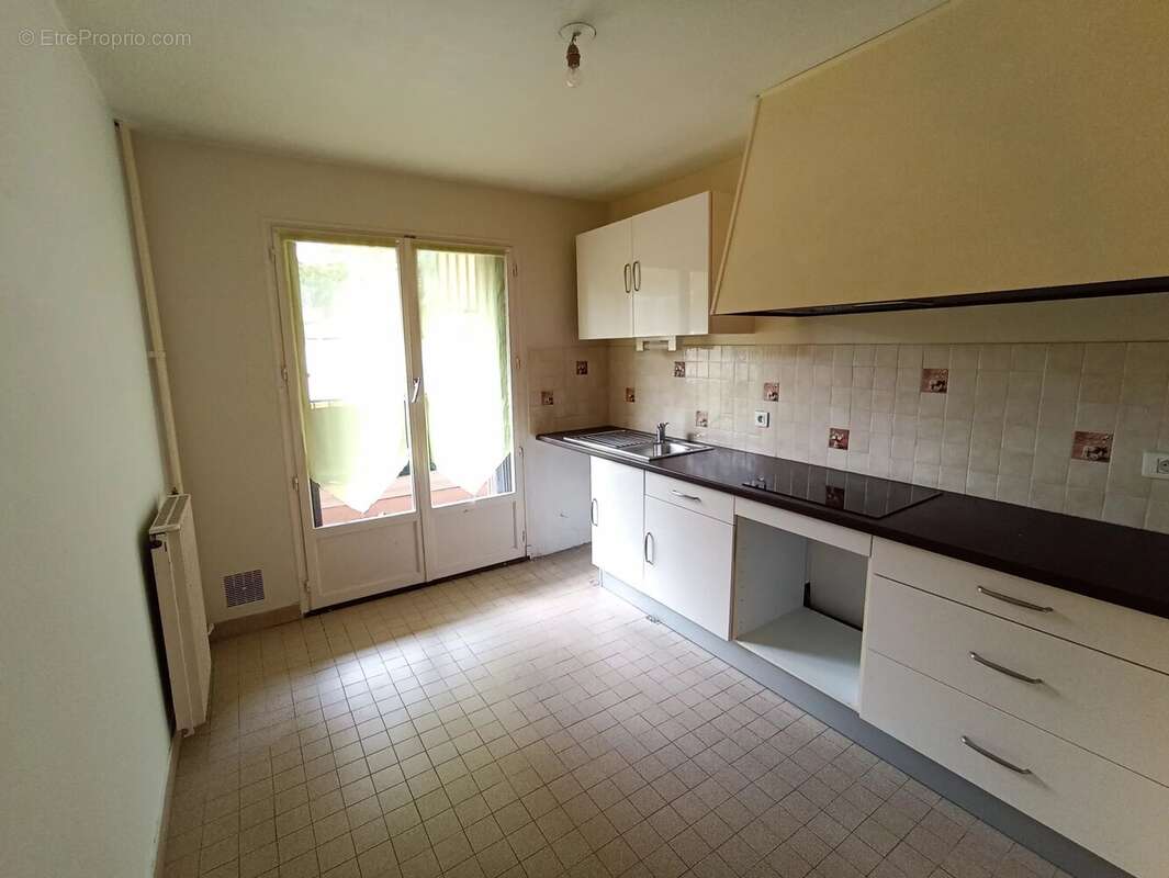 Appartement à SAINT-LAURENT-DU-VAR