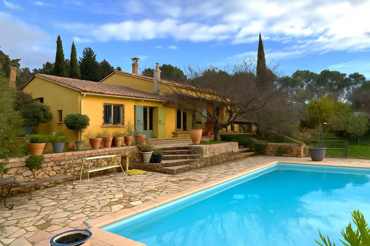 Maison à LE CASTELLET