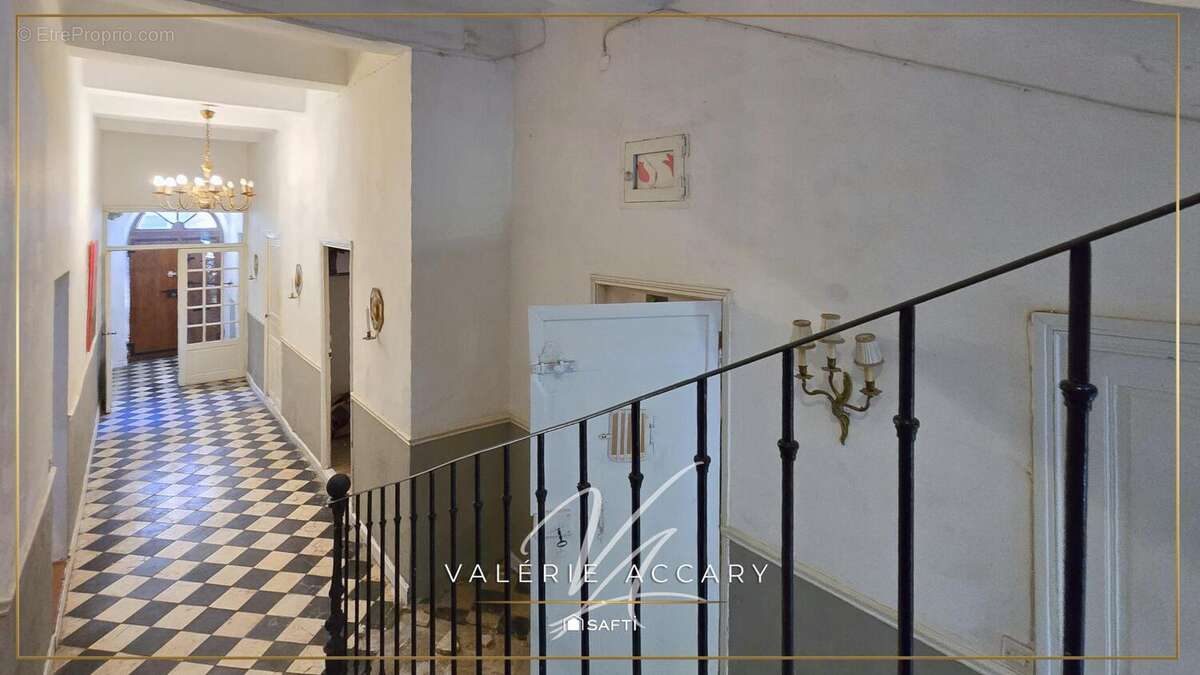 Maison 441 m² à La Roquebrussanne  - photo 7
