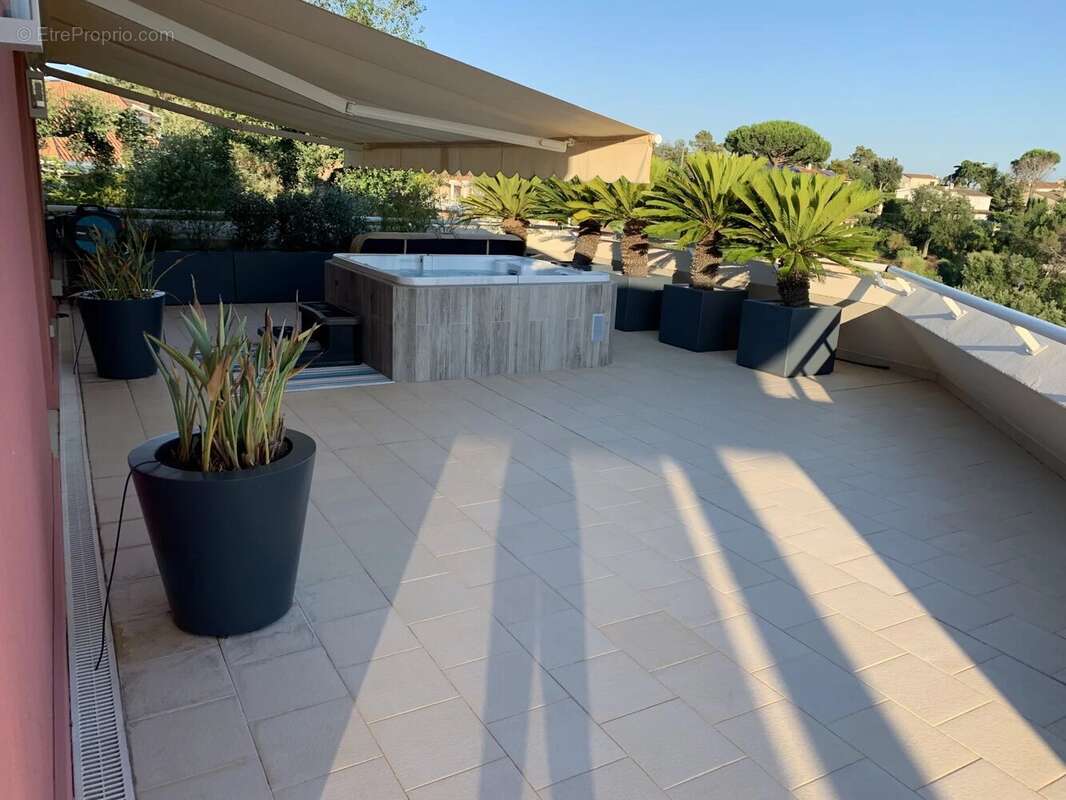 Appartement à MANDELIEU-LA-NAPOULE