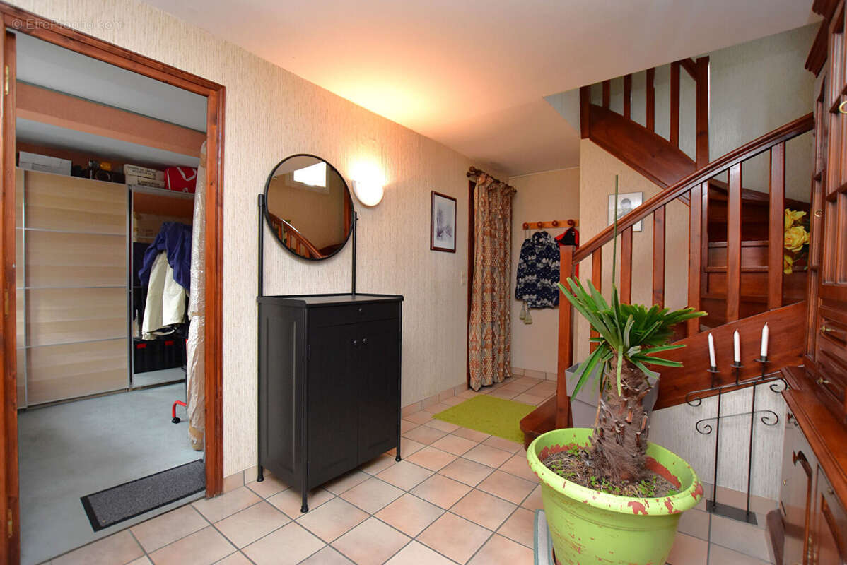 Maison centre de Brives - photo 9