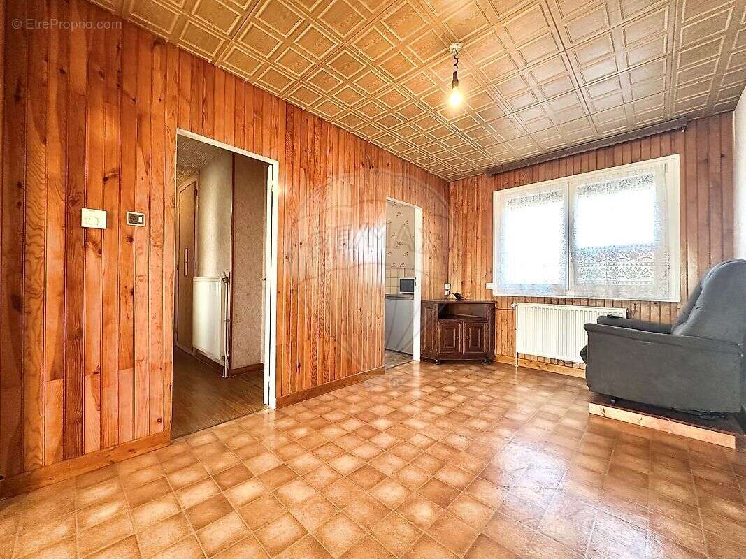 Maison à AY-SUR-MOSELLE