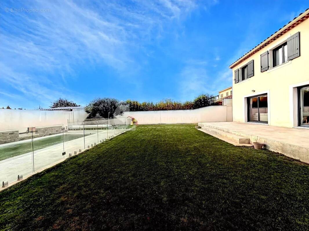 Maison à SAINT-MARTIN-DE-CRAU