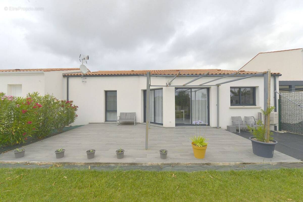 Maison 107 m² à Semussac  - photo 6
