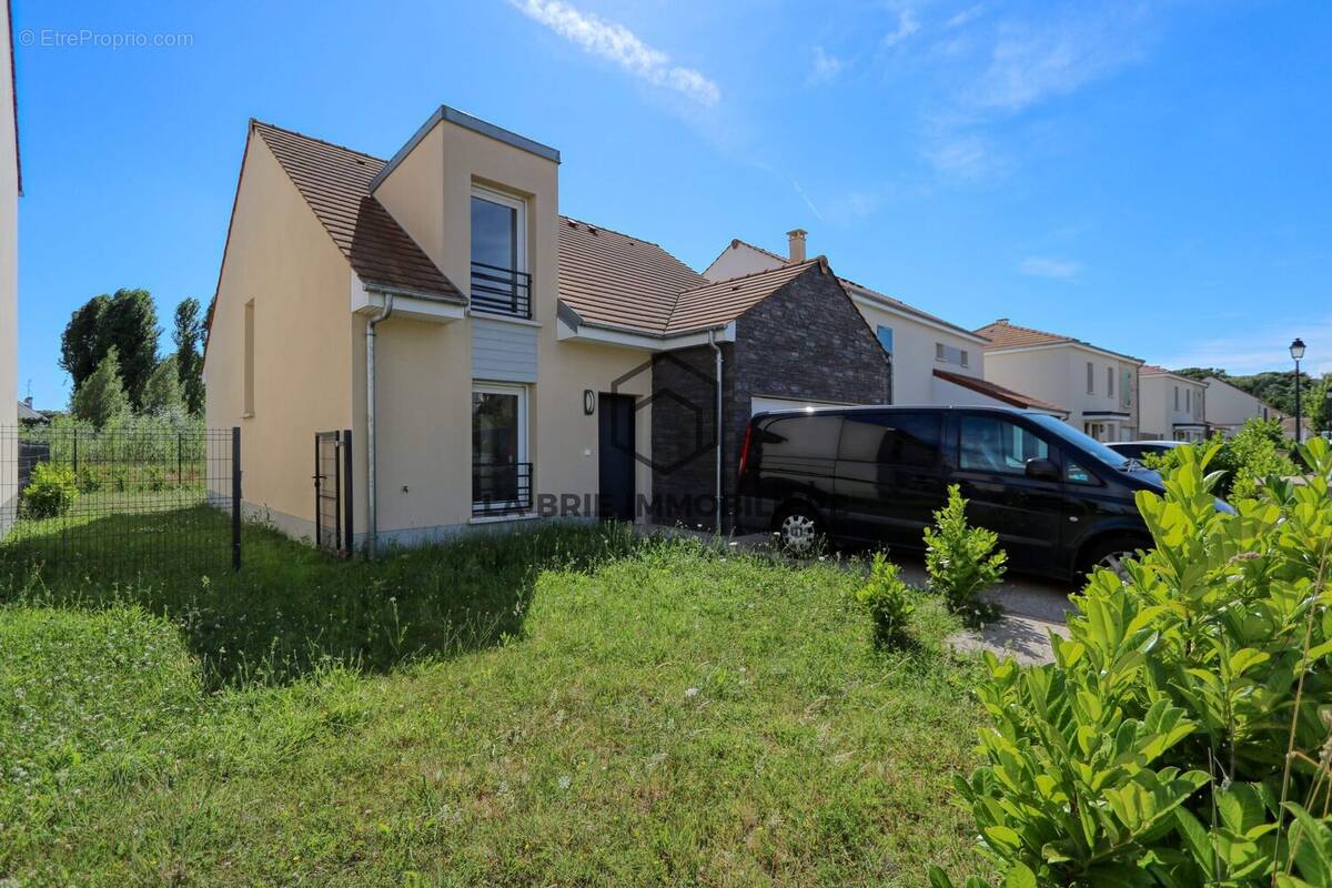 Maison à MENNECY