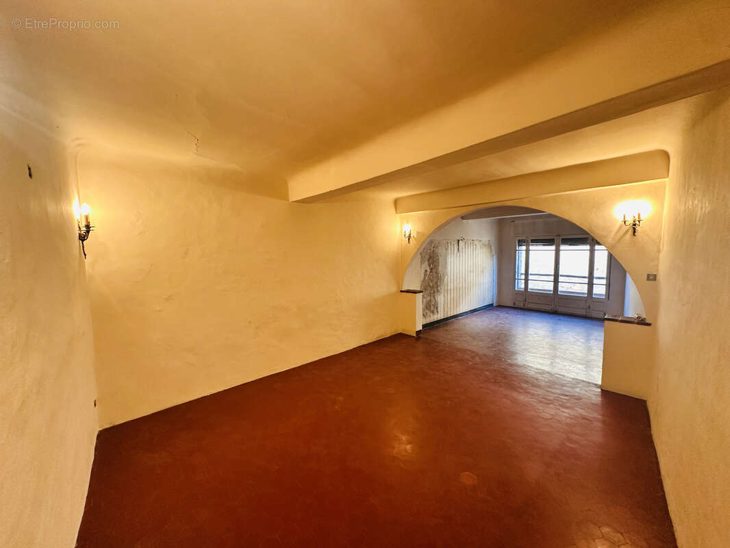 Appartement à TOURRETTES-SUR-LOUP
