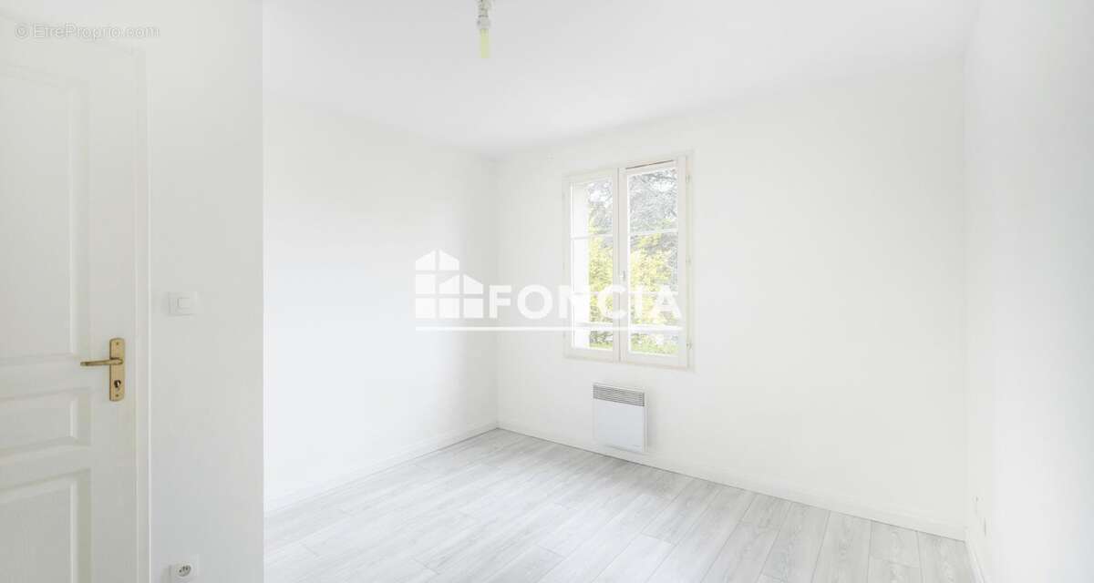 Maison à SAINT-JEAN-DE-BRAYE