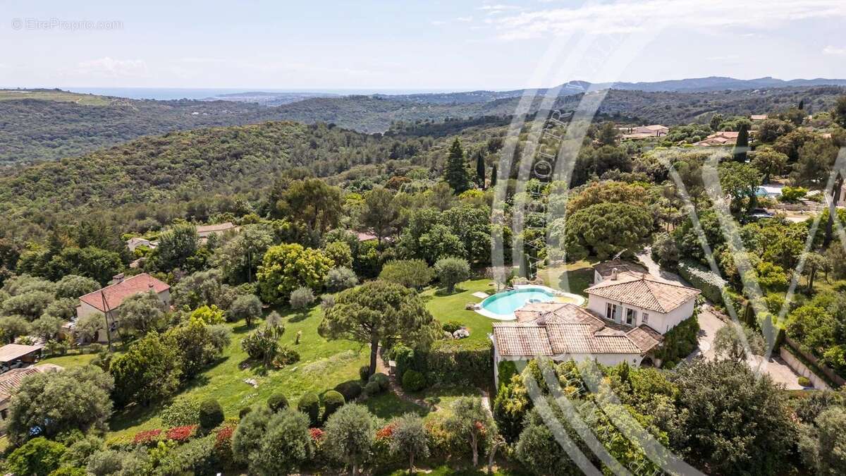 Maison à ROQUEFORT-LES-PINS