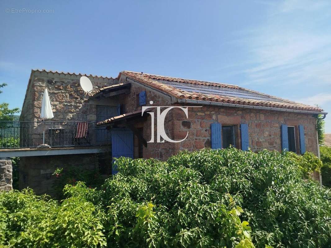 Exclusivité  authentique maison de hameau en pierre avec deux jardins attenants * car port * 10 minuters des commodites * - photo 2