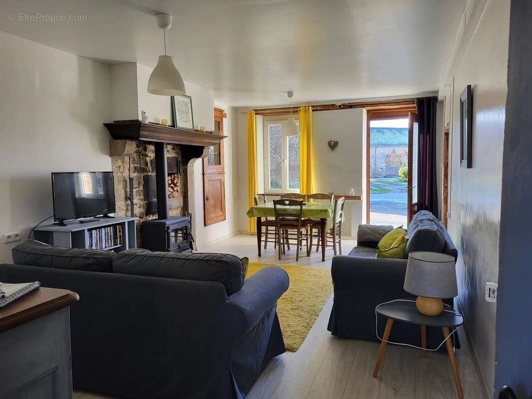 Maison à SAINT-PRIEST-LA-PLAINE