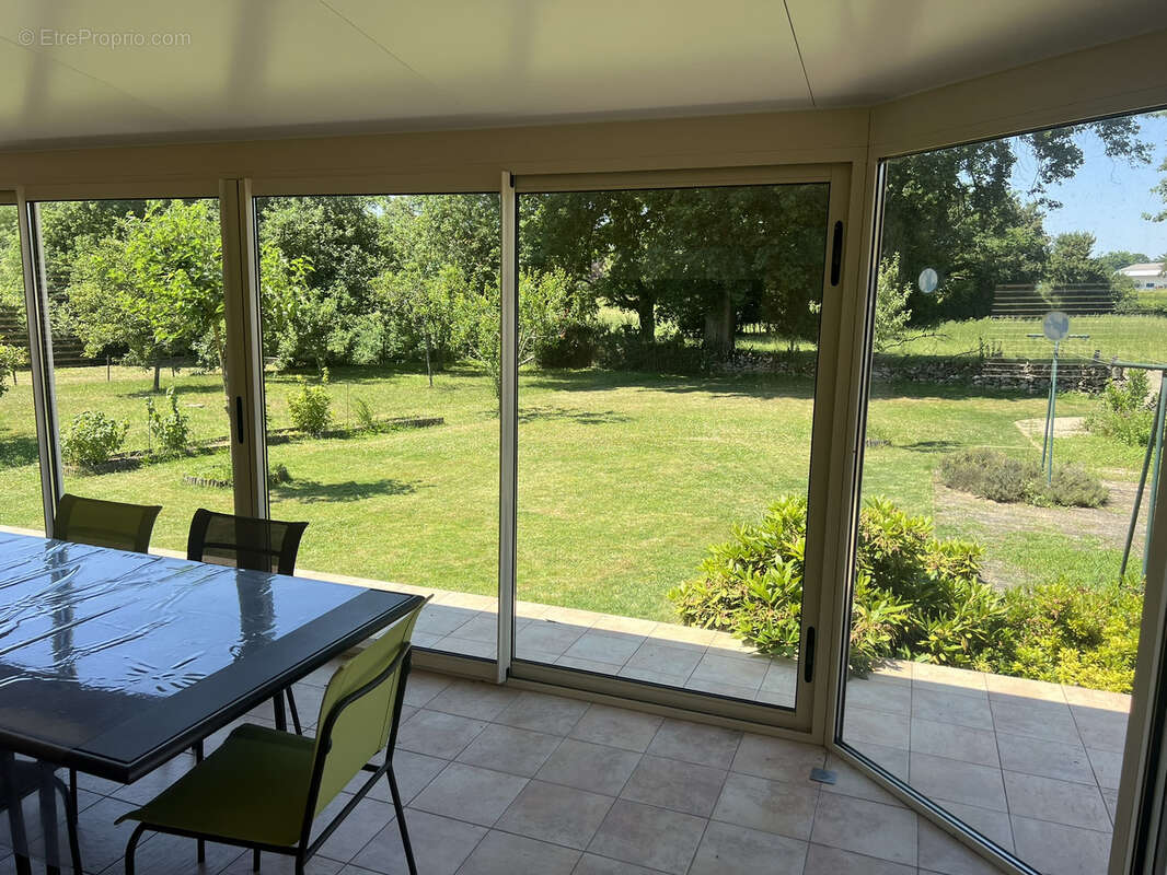 Maison à VENDENESSE-LES-CHAROLLES