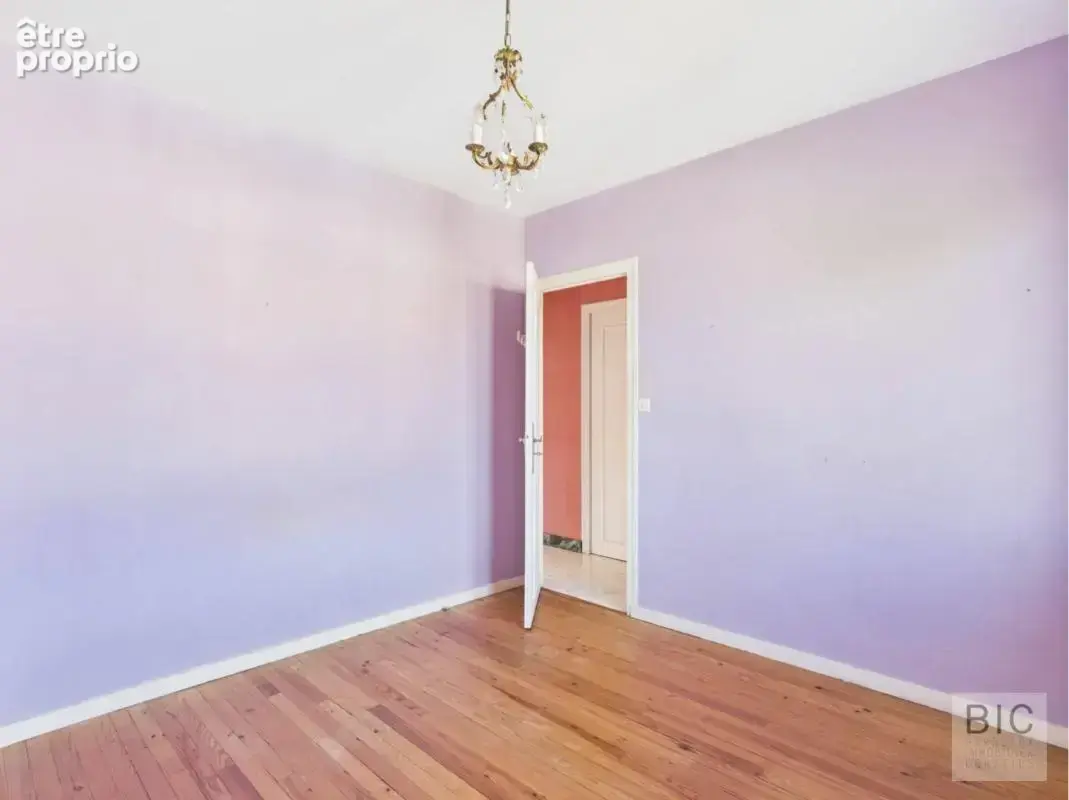 A vendre maison à rafraîchir avec garage, véranda et jardin - photo 8