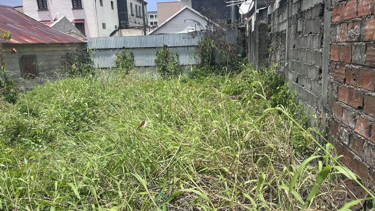 Terrain à FORT-DE-FRANCE