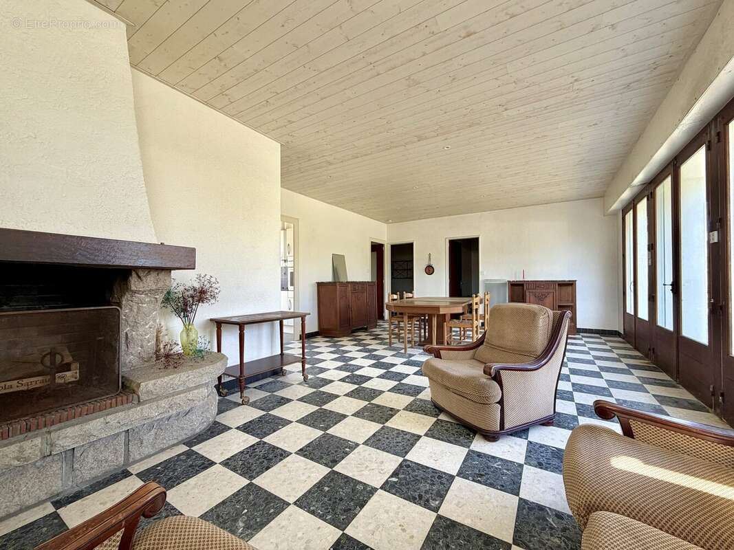 Séjour/salon avec cheminée - Maison à SAINT-JEAN-DE-MONTS