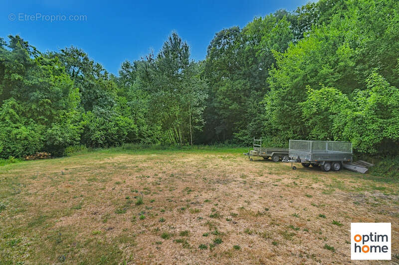 Une propriété de caractère de 325 m² sur plus de 35 ares, avec piscine et 11 garages ! - photo 4