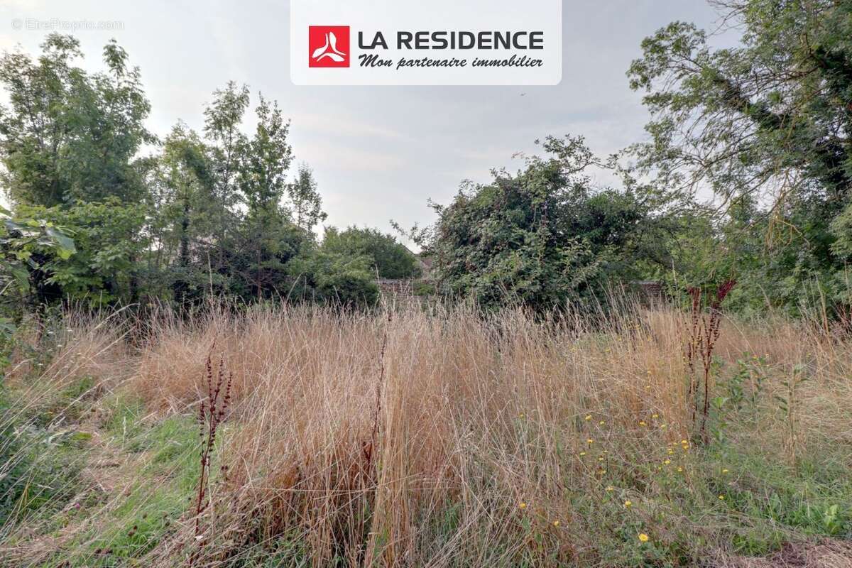 Terrain à JOUY-LE-MOUTIER