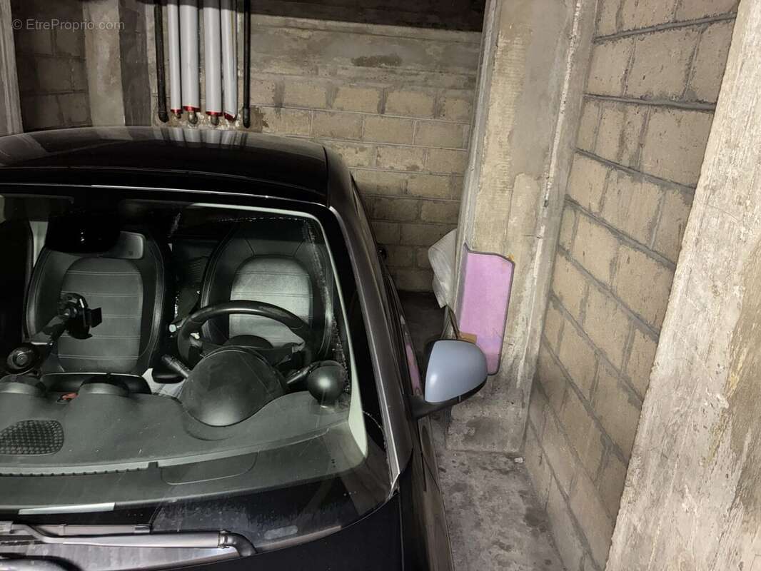 Parking à PARIS-16E