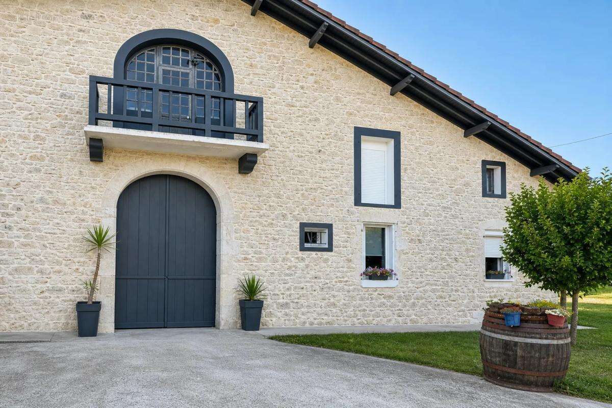 2 Maisons 1) 13 pièces de 476 m²
 2)58 m2 indépendante Cagnotte - photo 4