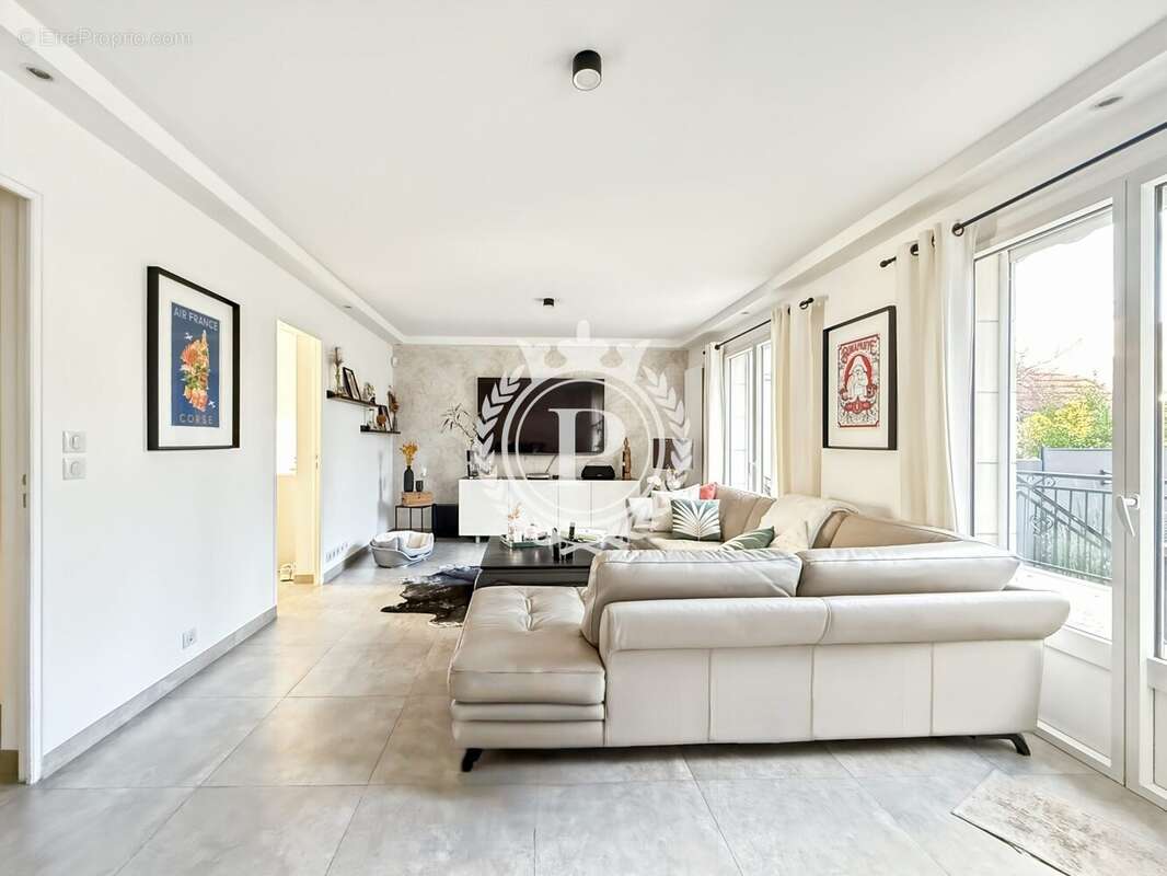 Maison à CHENNEVIERES-SUR-MARNE