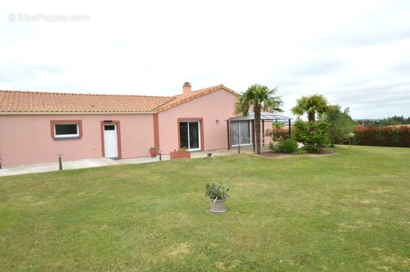 DEP (49)  a vendre tres belle maison familliale  6 pièces  plain pied - BOTZ‑EN‑MAUGES · - photo 8
