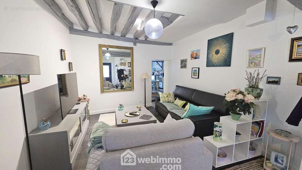 Un séjour lumineux de 23 m².