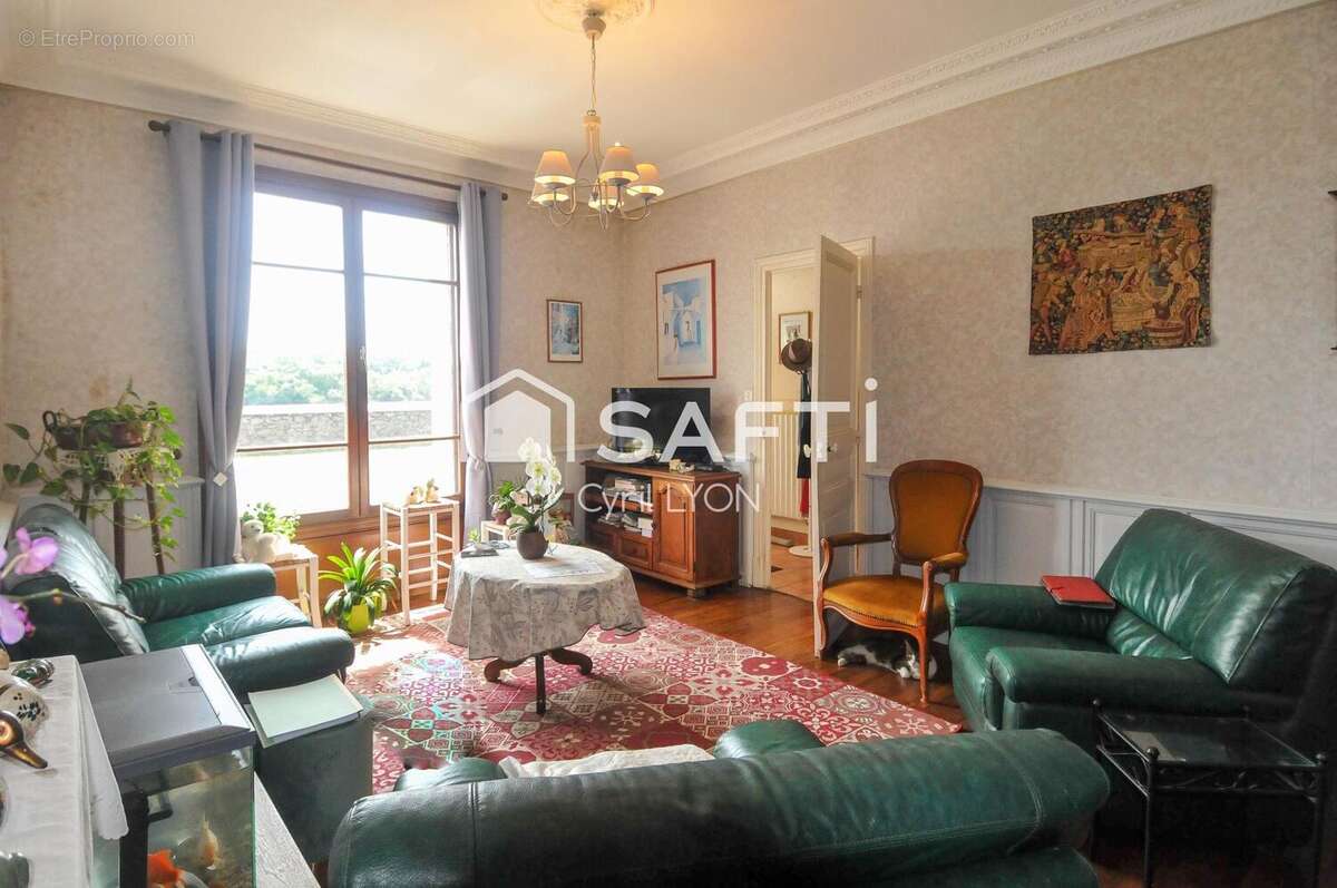 Maison 144 m² à Saint-Clement-Des-Levees  - photo 3