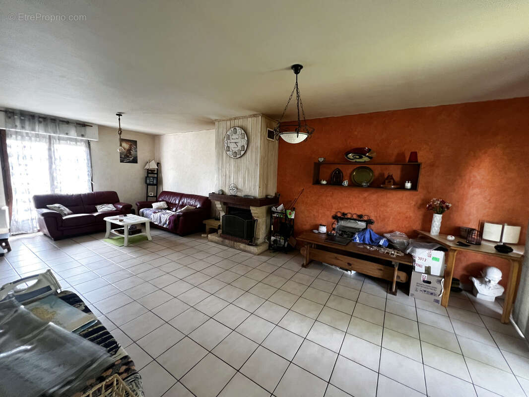 Pavillon 5 chambres - garage - terrain - photo 3