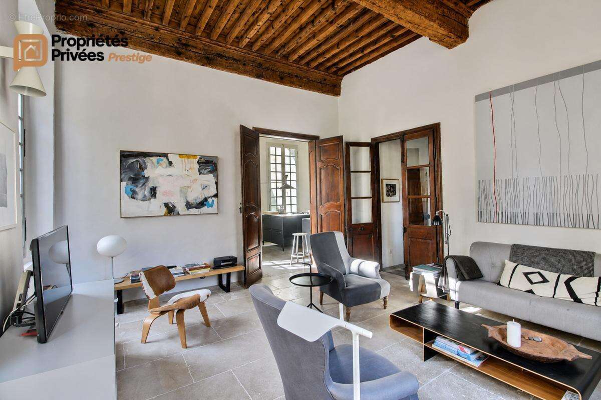 UZÈS : Une adresse d'exception Hôtel particulier de 316 m², vendu dans son intégralité, sur la prestigieuse Place Dampmartin - photo 5