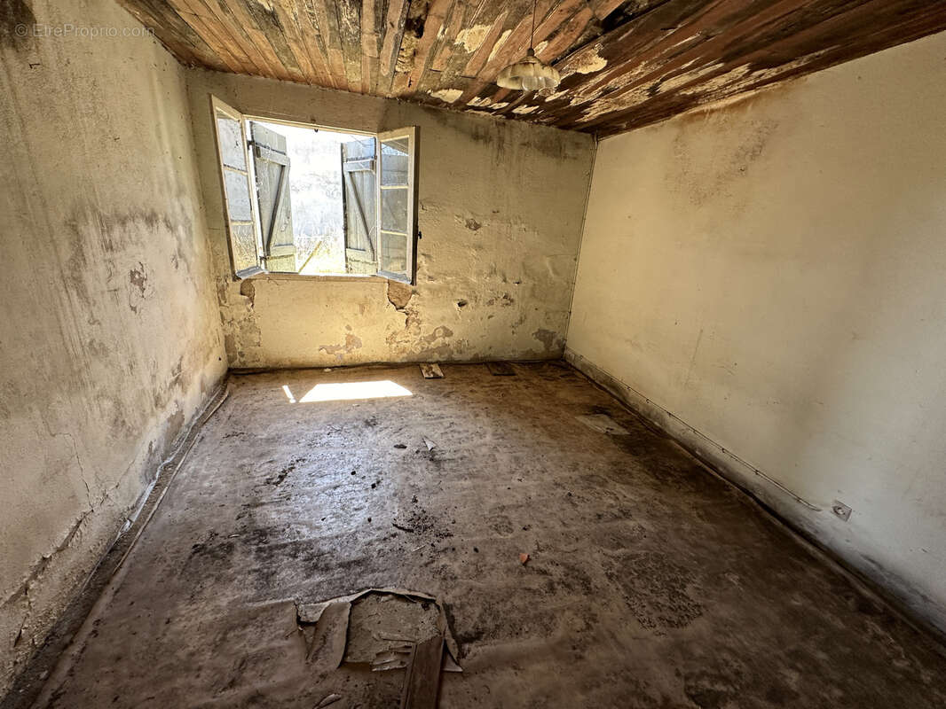 Maison à LA ROCHE-CHALAIS