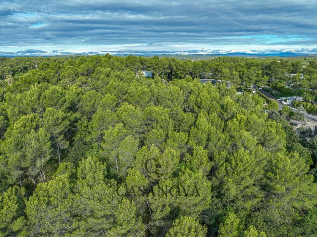 Terrain à SAINT-CLEMENT-DE-RIVIERE