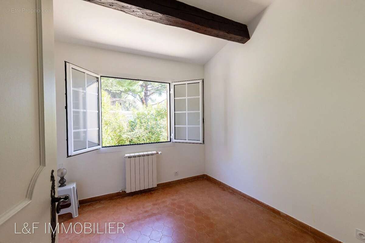 Maison à SAINT-CYR-SUR-MER