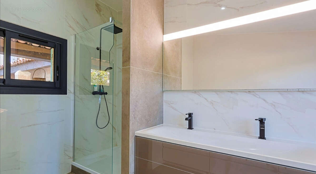 Maison à LA LONDE-LES-MAURES