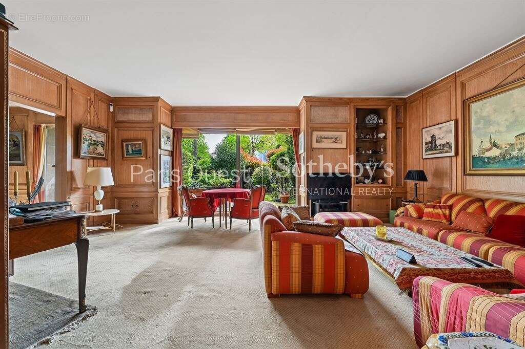 Appartement à NEUILLY-SUR-SEINE