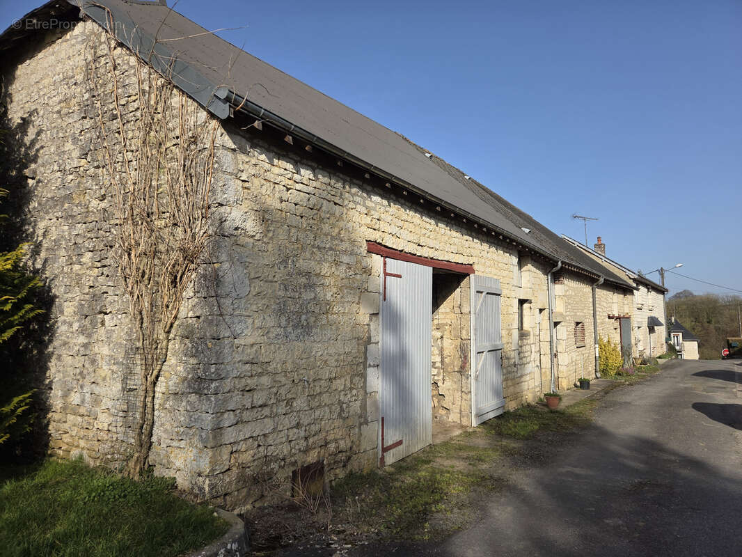 Forte baisse de prix ! corps de ferme avec maison et dépendances - photo 2